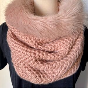 Charming Charlie Women’s over the head scarf,NWOT,light pink with fur trim